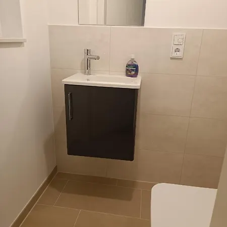 Nahe Flughafen - Ganz Neues Haus，900m Vom S-bahnhof * Dusseldorf